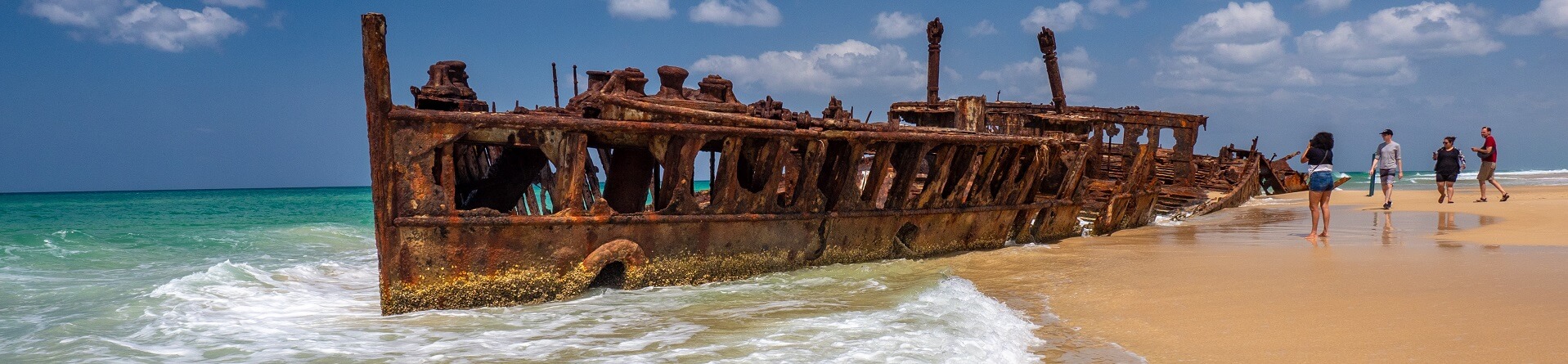 How many shipwrecks are on Fraser Island?